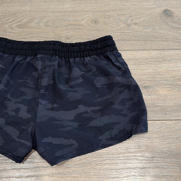 VUORI Black Camo Clementine 2.0 Active Training Running Summer Short Size Medium - Picture 7 of 14